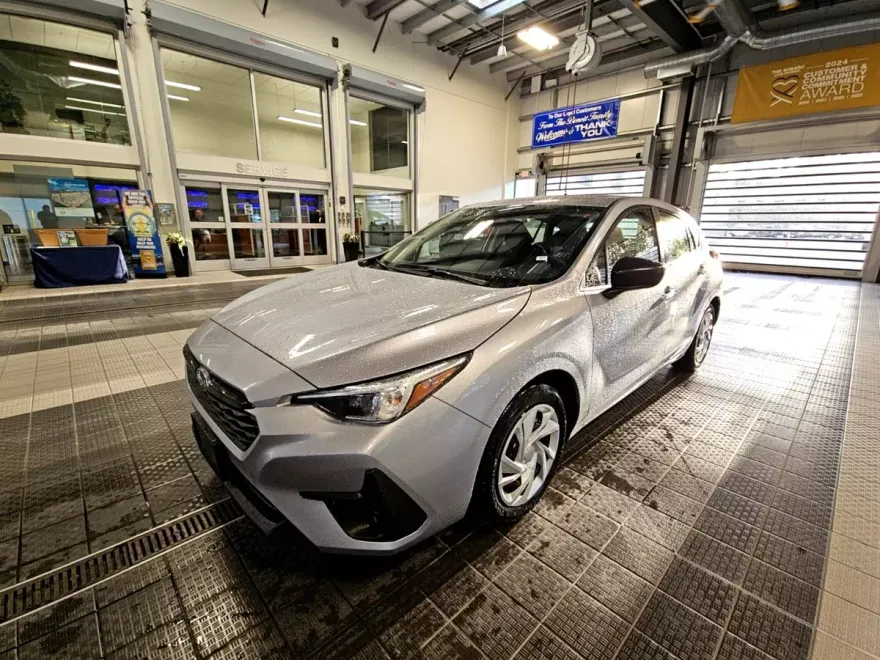 2025 Subaru Impreza Base photo 1