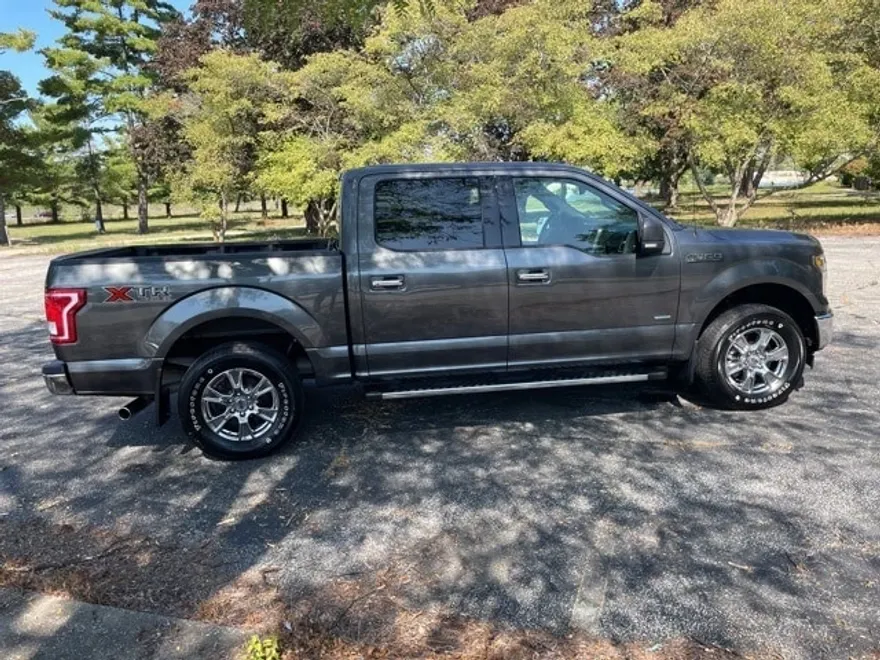 2017 Ford F-150 XLT photo 1