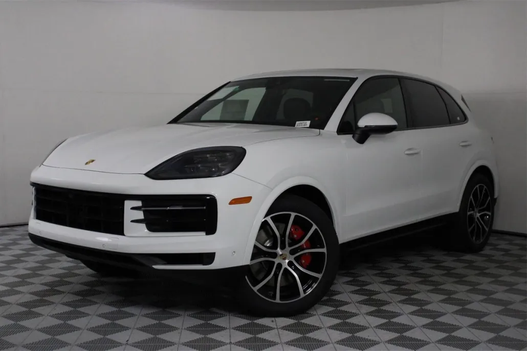 2025 Porsche Cayenne S photo 1