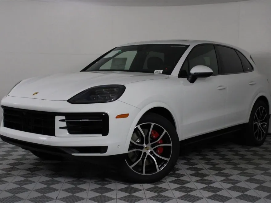 2025 Porsche Cayenne S photo 1