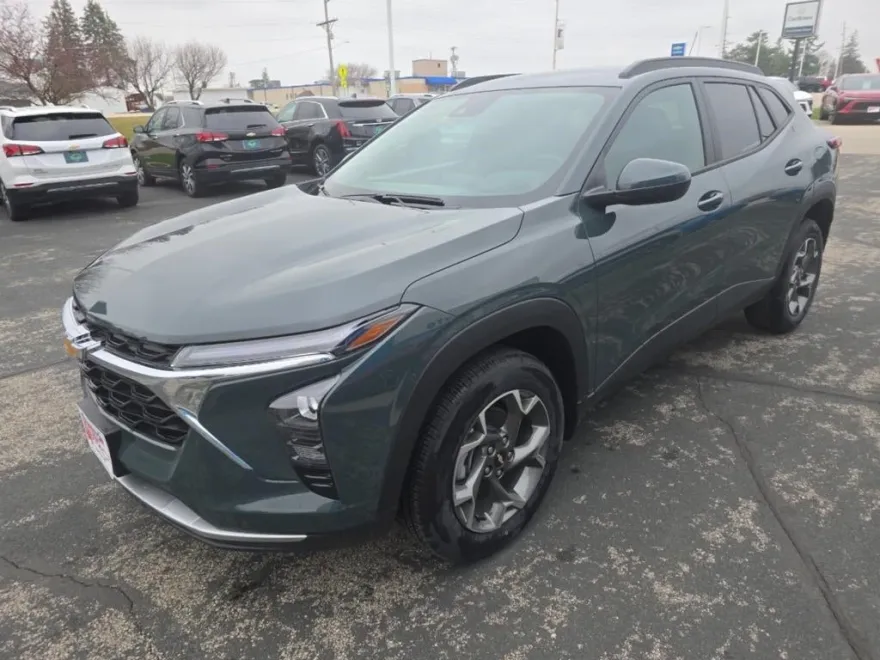 2025 Chevrolet Trax LT photo 7