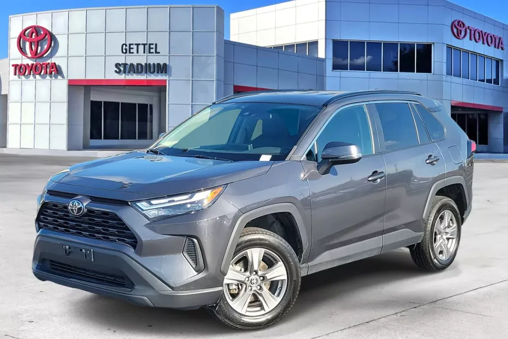 2023 Toyota RAV4 XLE photo 1