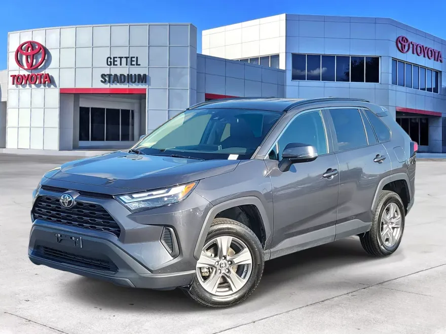 2023 Toyota RAV4 XLE photo 1