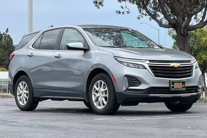 2023 Chevrolet Equinox LT photo 1