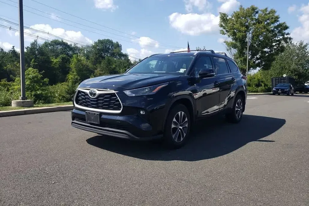 2022 Toyota Highlander XLE photo 1