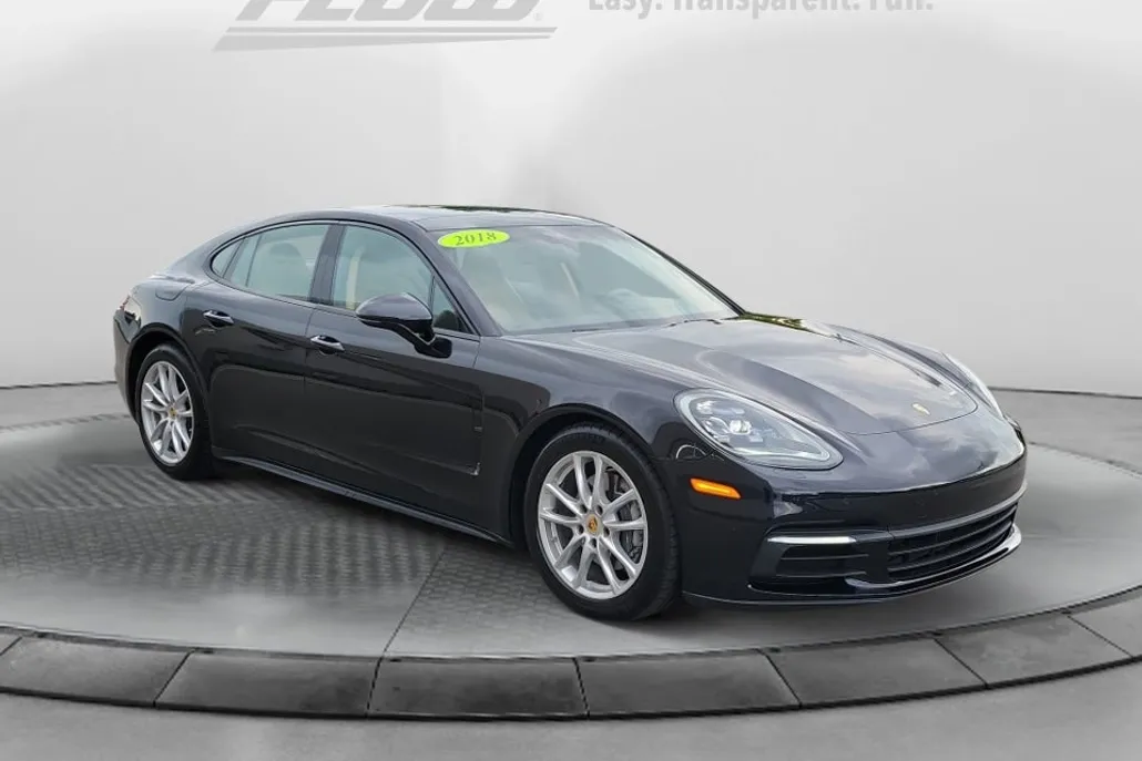 2018 Porsche Panamera Base photo 1