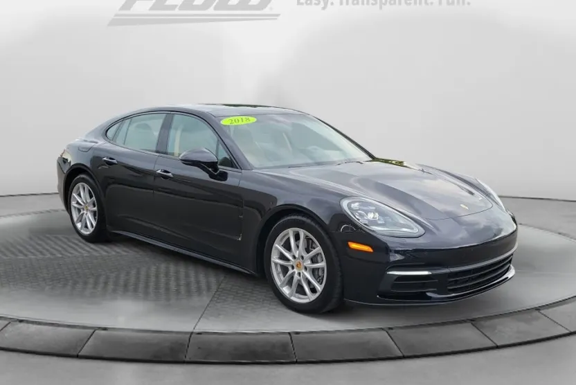2018 Porsche Panamera Base photo 1