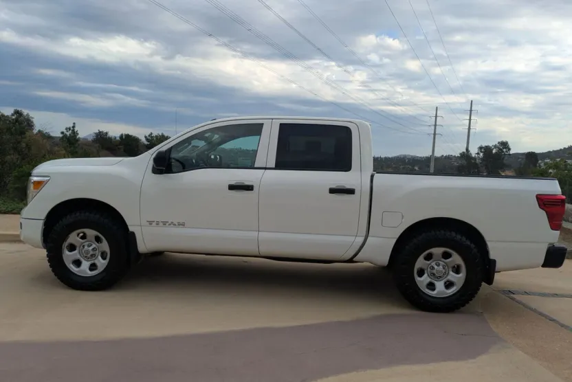 2021 Nissan Titan Crew Cab S photo 1