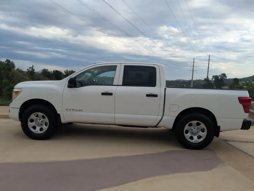 2021 Nissan Titan Crew Cab S photo 1
