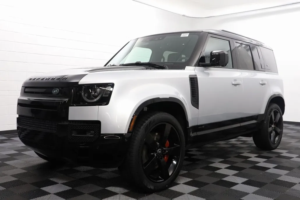 2024 Land Rover Defender 110 X photo 1