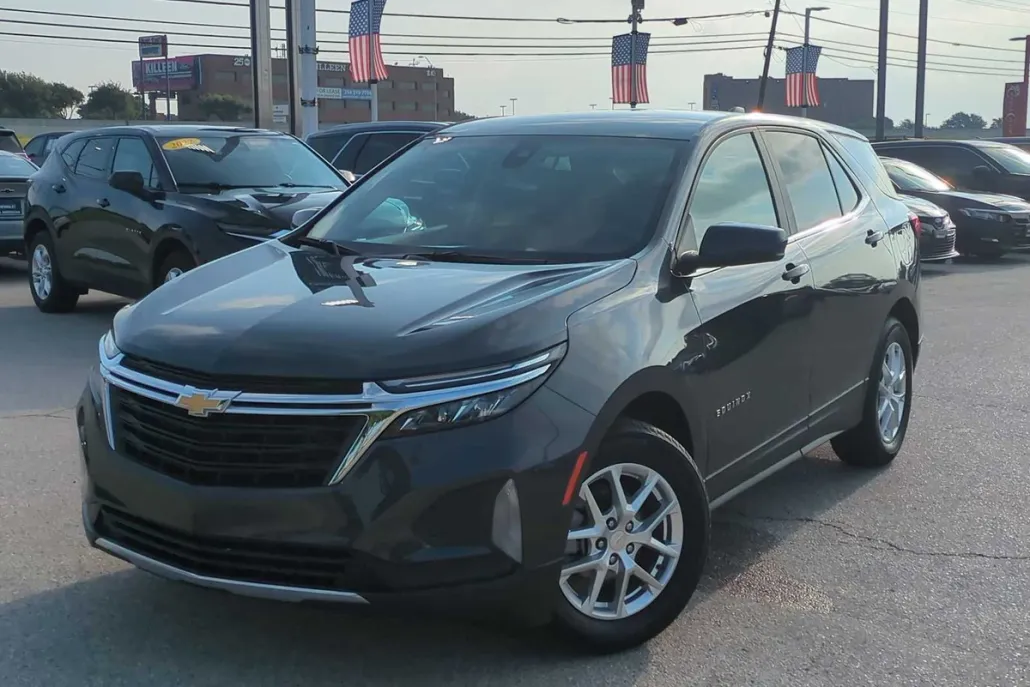 2023 Chevrolet Equinox LT photo 1