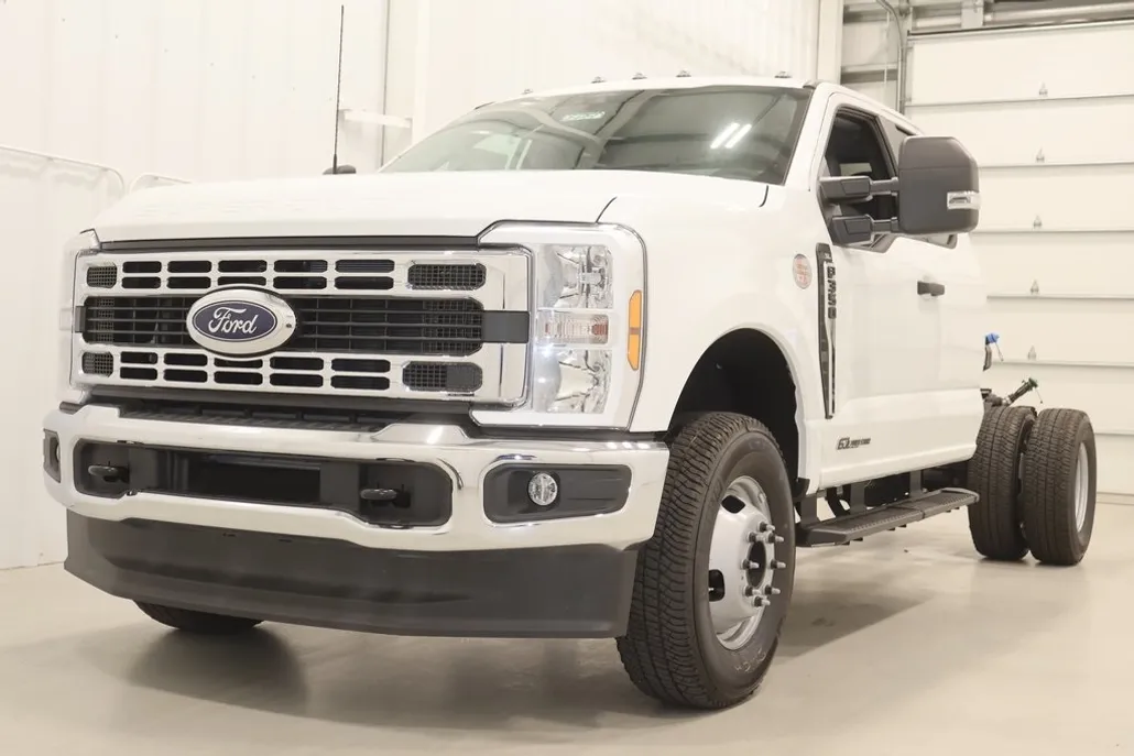 2025 Ford F-350 photo 1