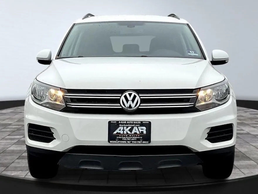 2016 Volkswagen Tiguan R-Line SEL photo 2