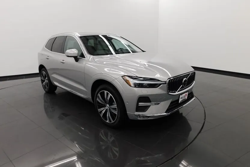 2022 Volvo XC60 B5 Inscription photo 1