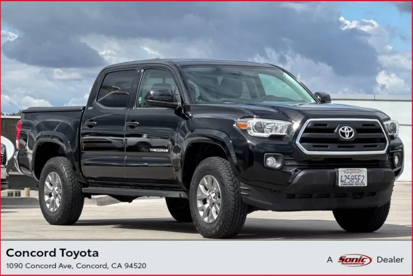 2017 Toyota Tacoma SR5 Double Cab photo 1