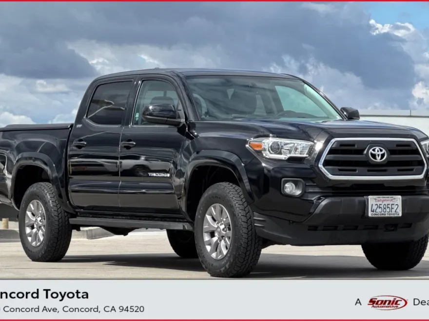 2017 Toyota Tacoma SR5 Double Cab photo 1