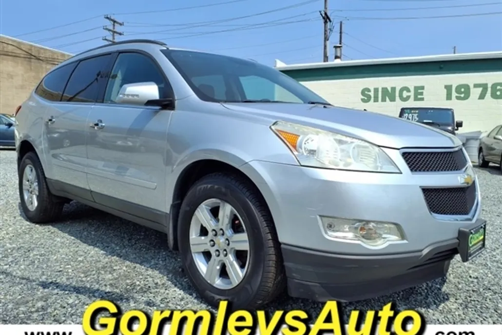 2011 Chevrolet Traverse 1LT photo 1