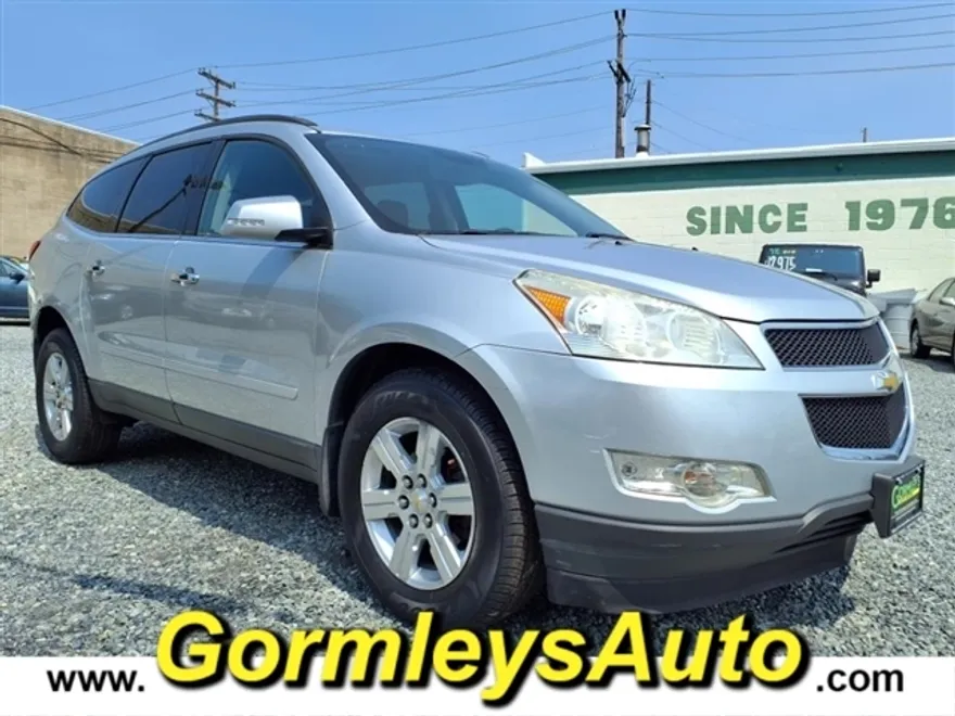 2011 Chevrolet Traverse 1LT photo 1