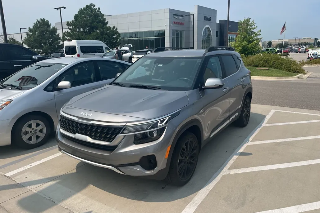 2022 Kia Seltos Nightfall Edition photo 1