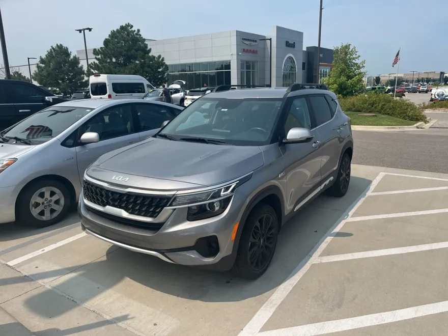 2022 Kia Seltos Nightfall Edition photo 1