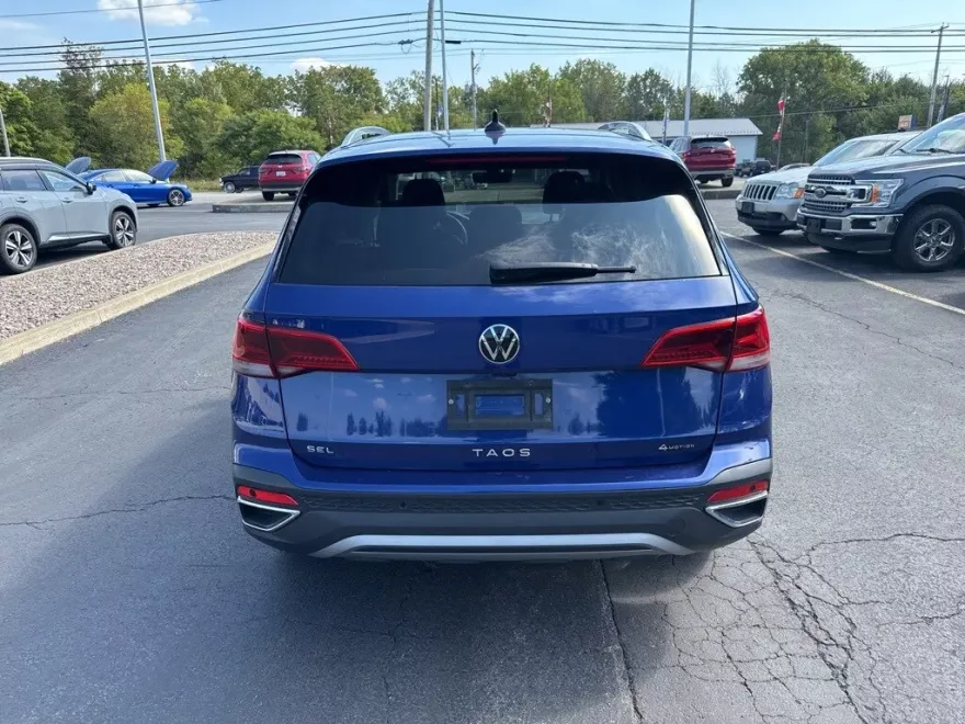 2022 Volkswagen Taos SEL photo 1