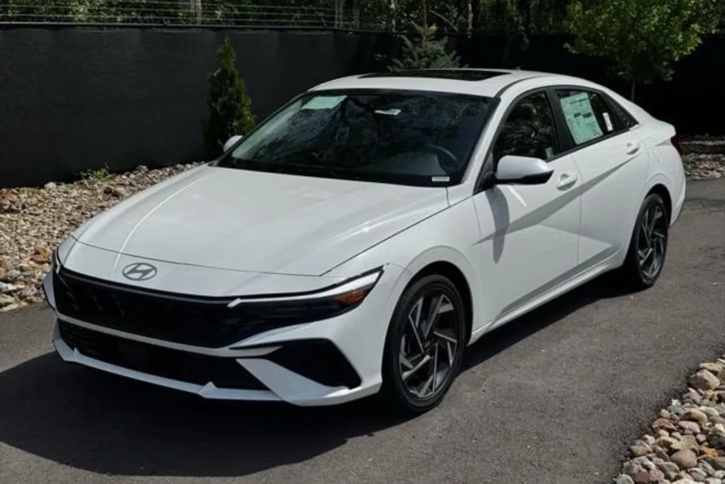 2025 Hyundai Elantra Hybrid Limited photo 1