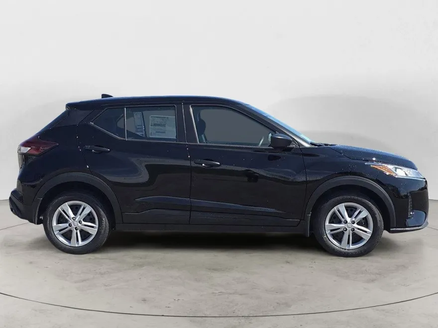 2025 Nissan Kicks Play S photo 1