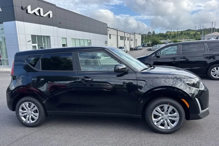 2025 Kia Soul LX photo 1