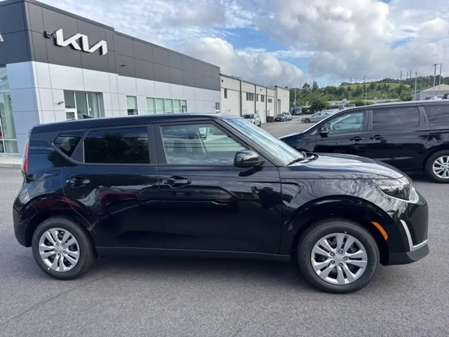 2025 Kia Soul LX photo 1