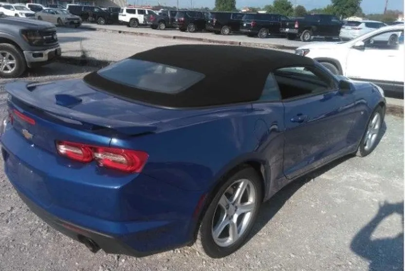2023 Chevrolet Camaro 1LT photo 1