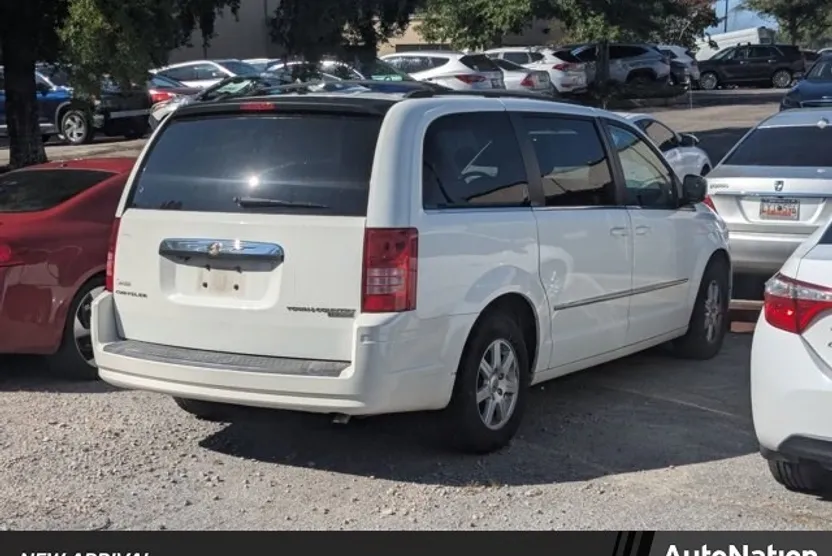 2015 Dodge Grand Caravan SXT Plus photo 1