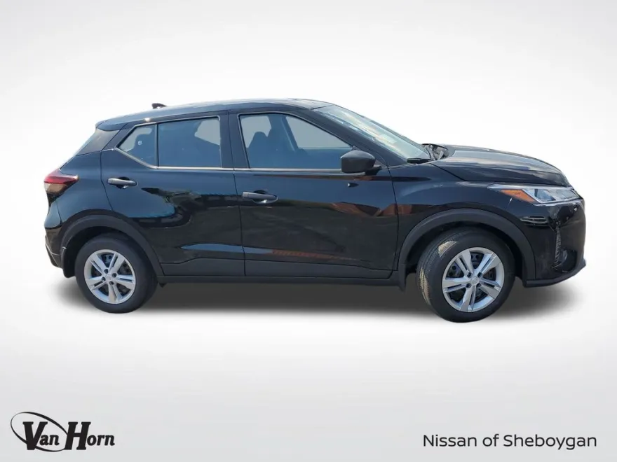 2025 Nissan Kicks Play S photo 1