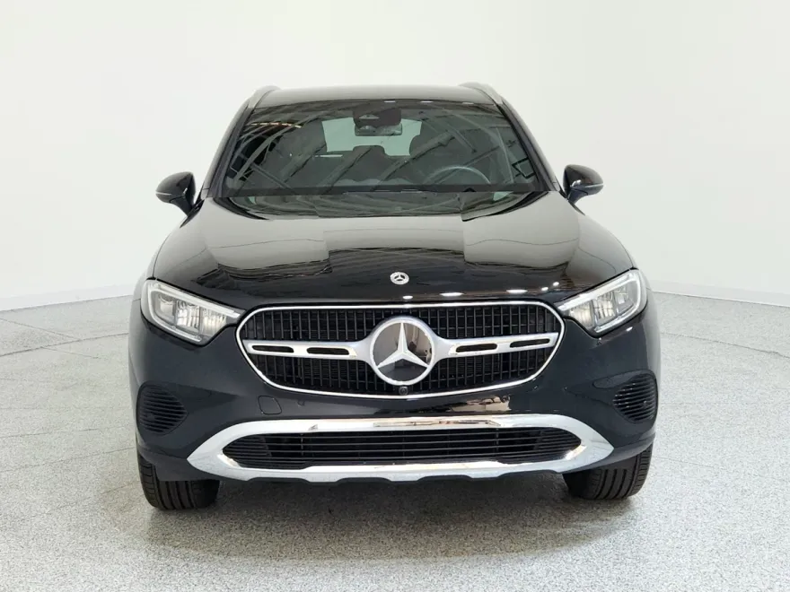 2025 Mercedes Benz GLC 300 photo 1