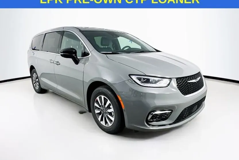 2025 Chrysler Pacifica Hybrid photo 1