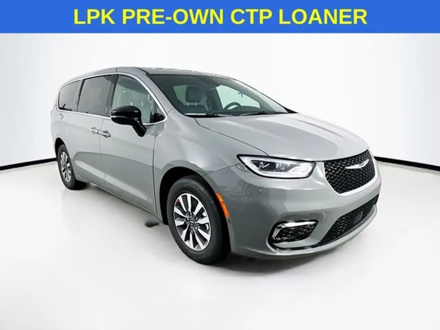 2025 Chrysler Pacifica Hybrid photo 1
