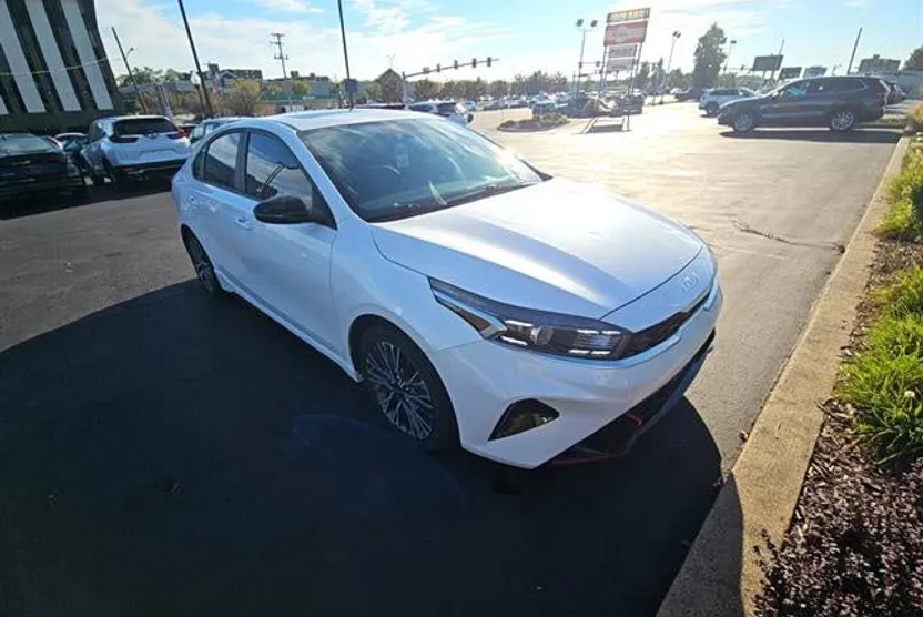 2023 Kia Forte GT-Line photo 1