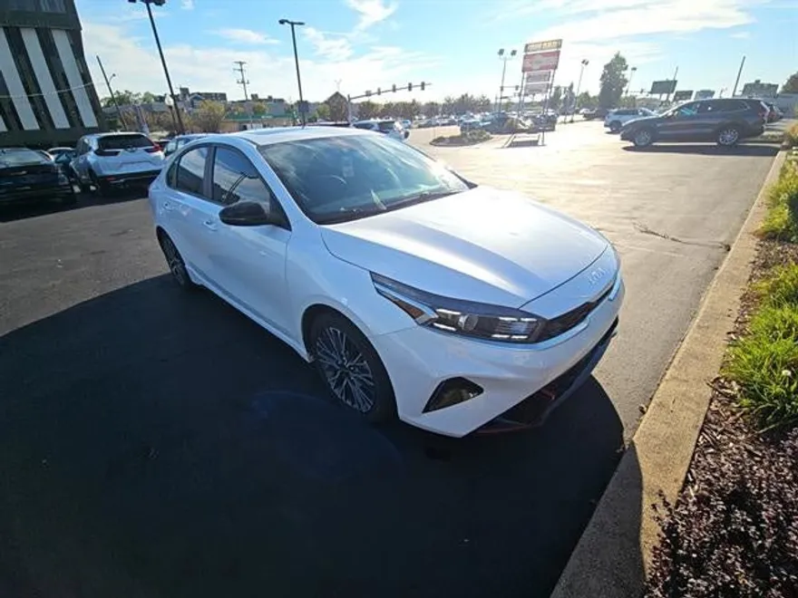 2023 Kia Forte GT-Line photo 1