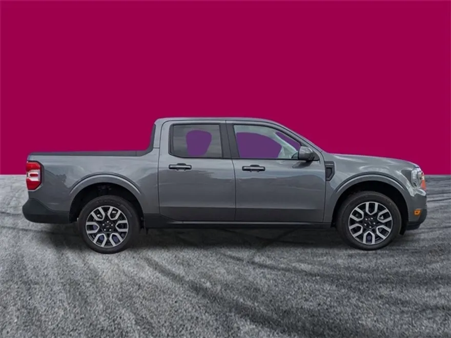 2023 Ford Maverick Lariat photo 1