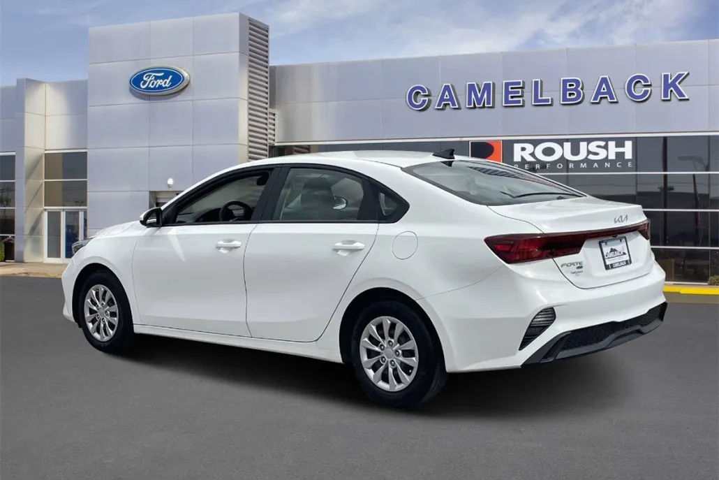 2023 Kia Forte LX photo 1