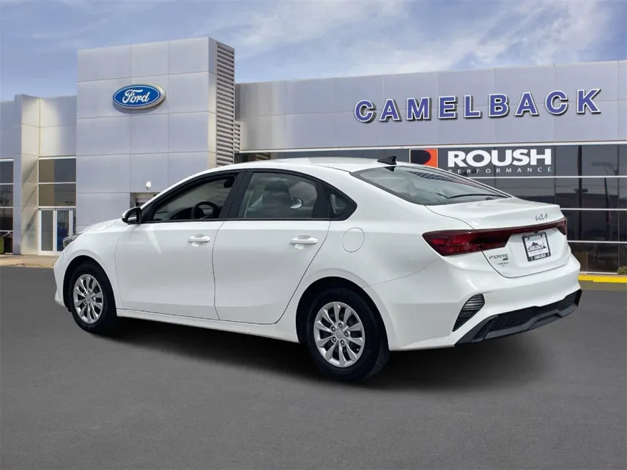 2023 Kia Forte LX photo 1