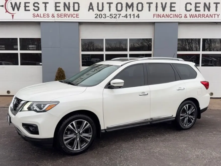 2017 Nissan Pathfinder Platinum photo 1