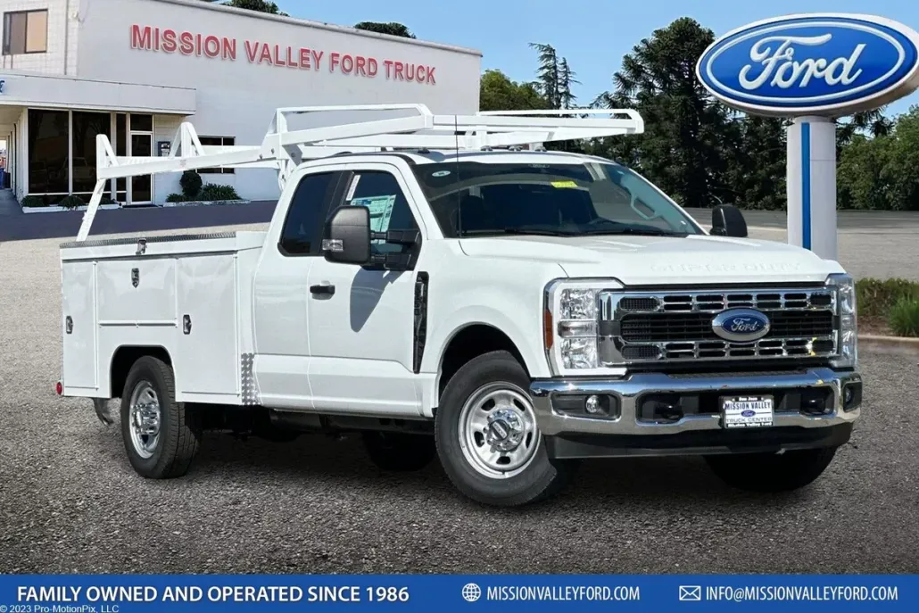 2025 Ford F-350 photo 1
