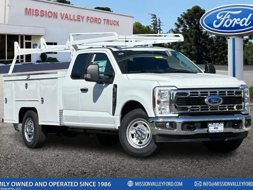 2025 Ford F-350 photo 1