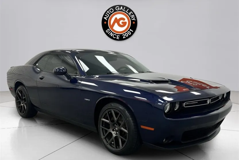 2017 Dodge Challenger R/T photo 1