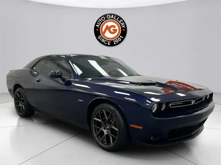 2017 Dodge Challenger R/T photo 1