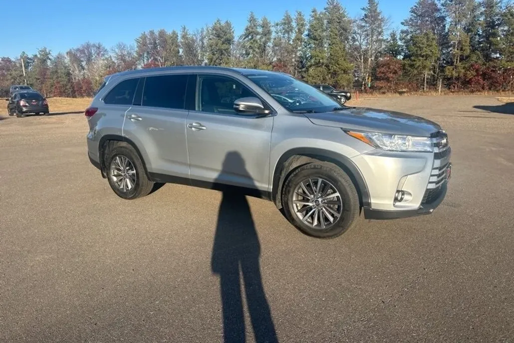 2019 Toyota Highlander XLE photo 1