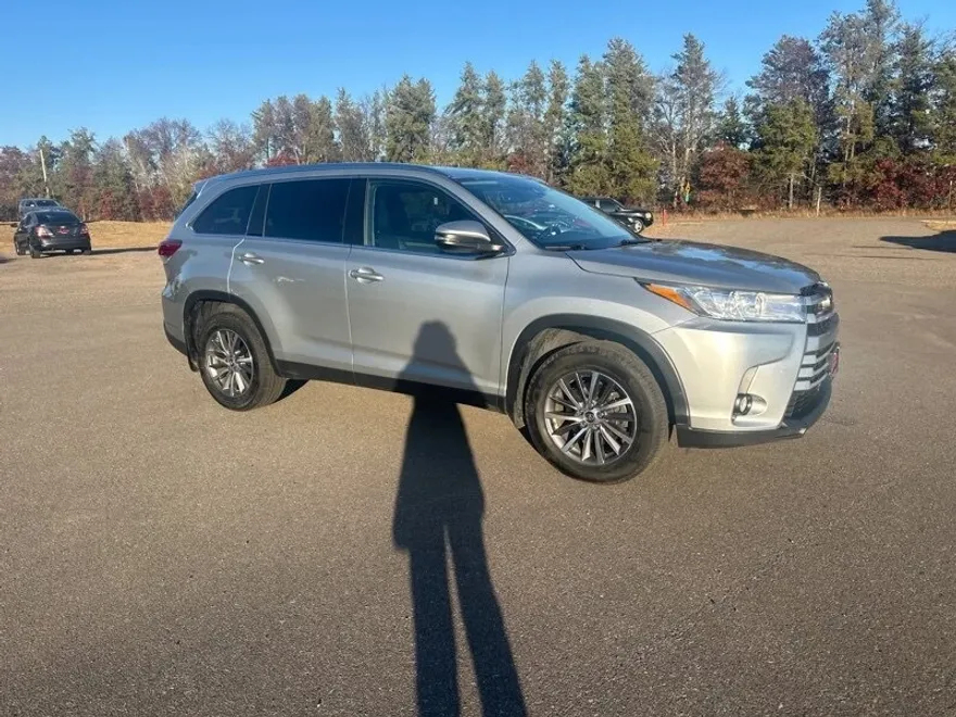2019 Toyota Highlander XLE photo 1