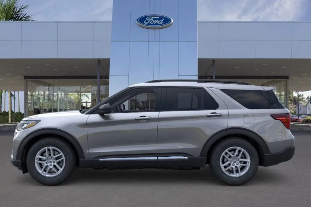 2025 Ford Explorer photo 1