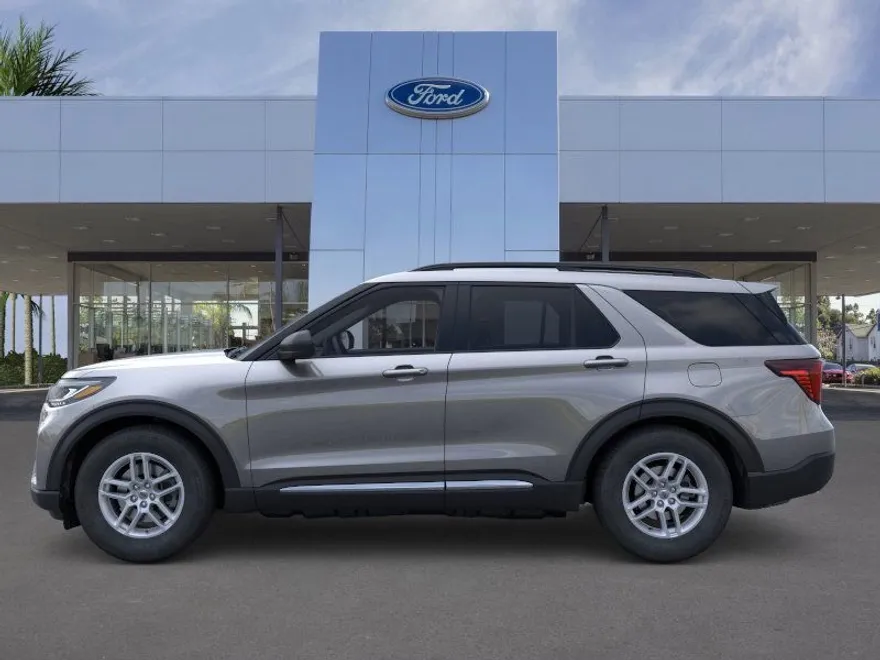 2025 Ford Explorer photo 1