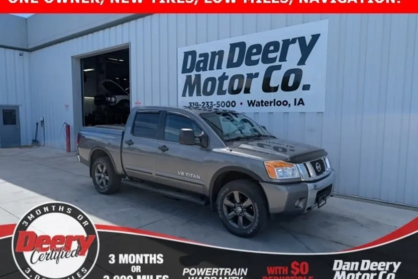 2015 Nissan Titan SV photo 1
